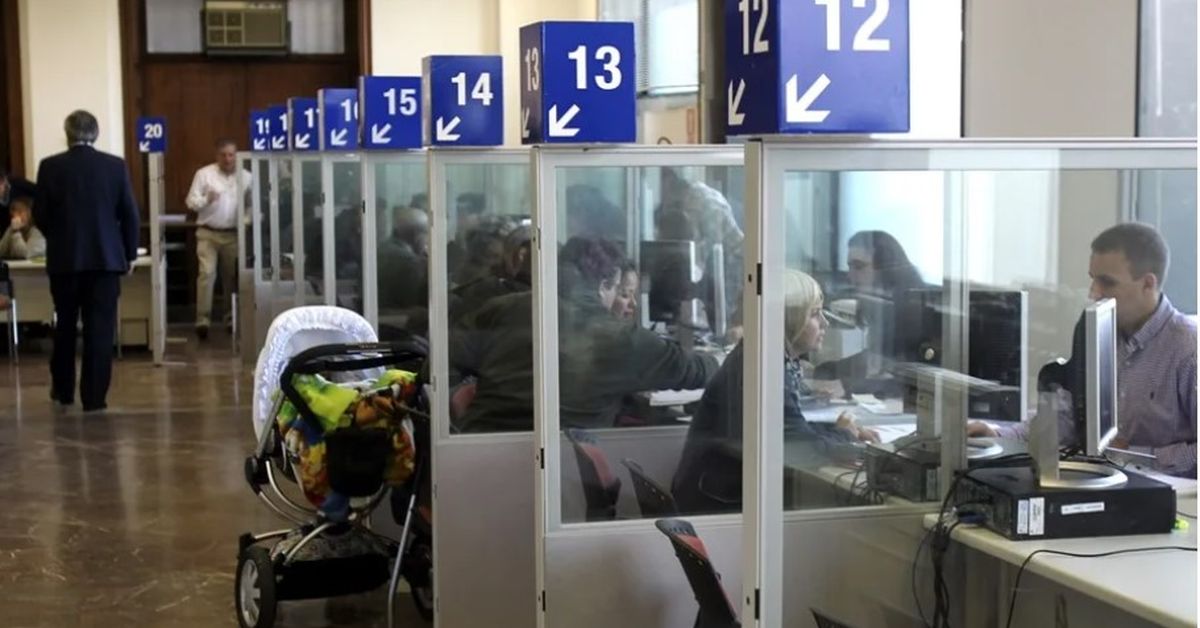 La jornada de 35 horas entra en vigor para 33.000 funcionarios del ...