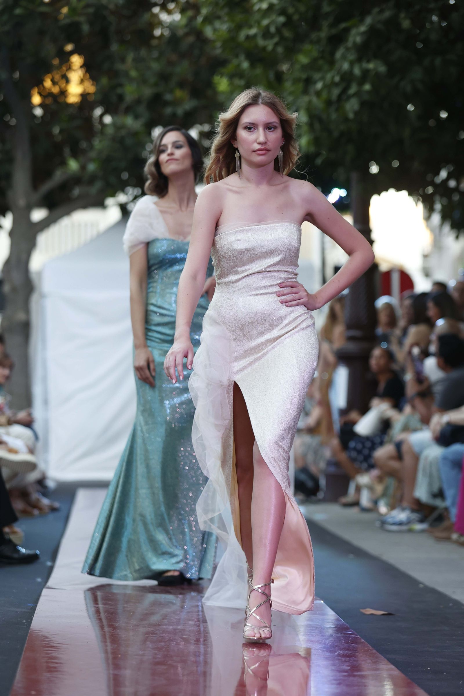 Las imágenes del Desfile de Jóvenes Diseñadores en la Plaza de la Magdalena