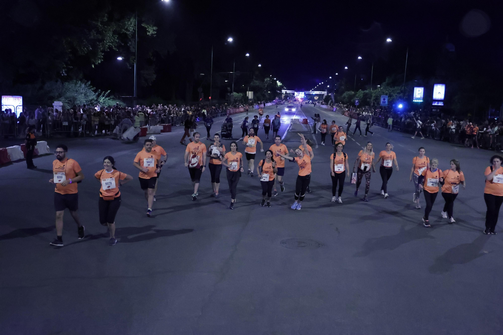 Búscate en la Carrera Nocturna de Sevilla (8)