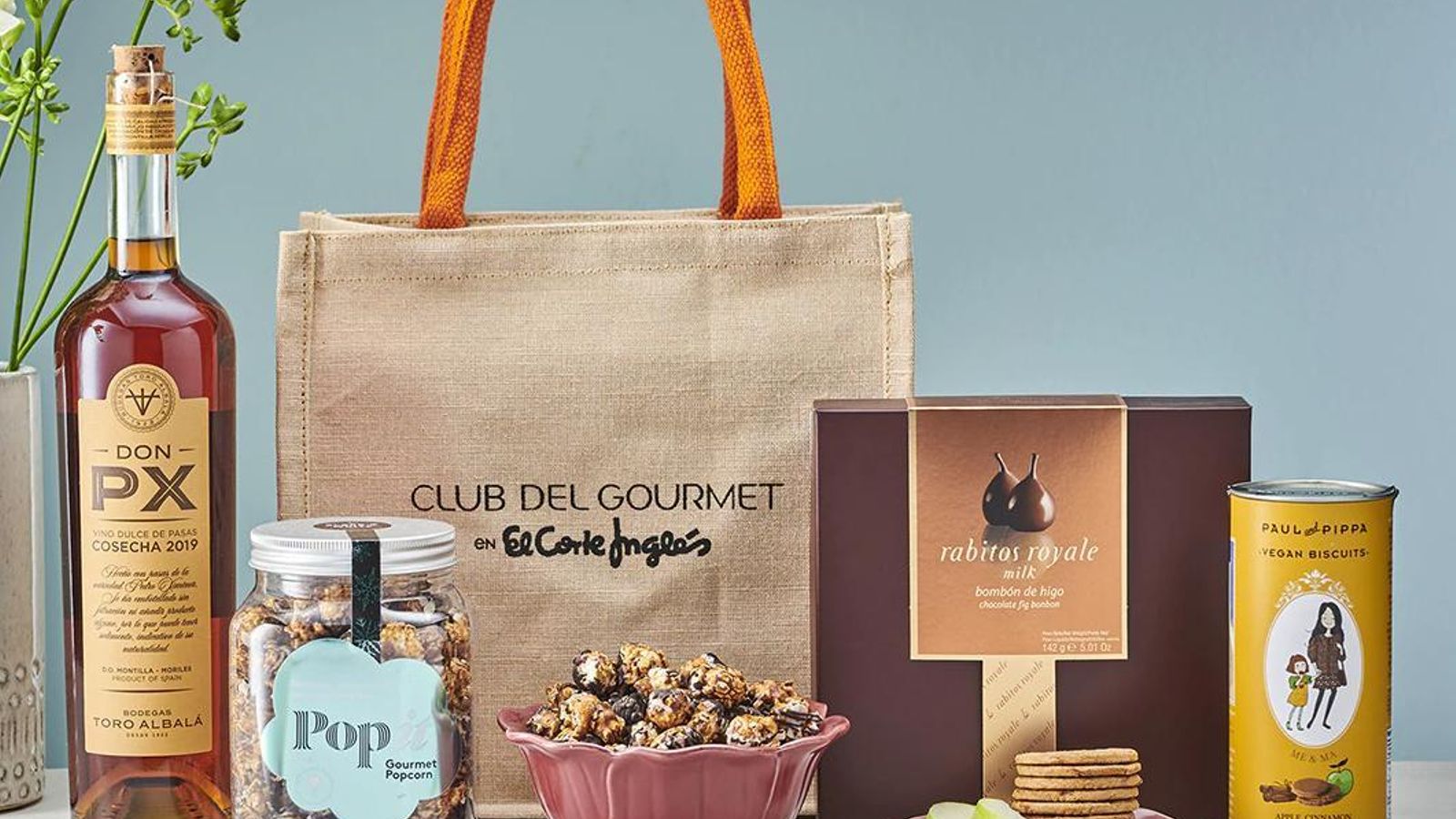 Cesta con  vino y bombones