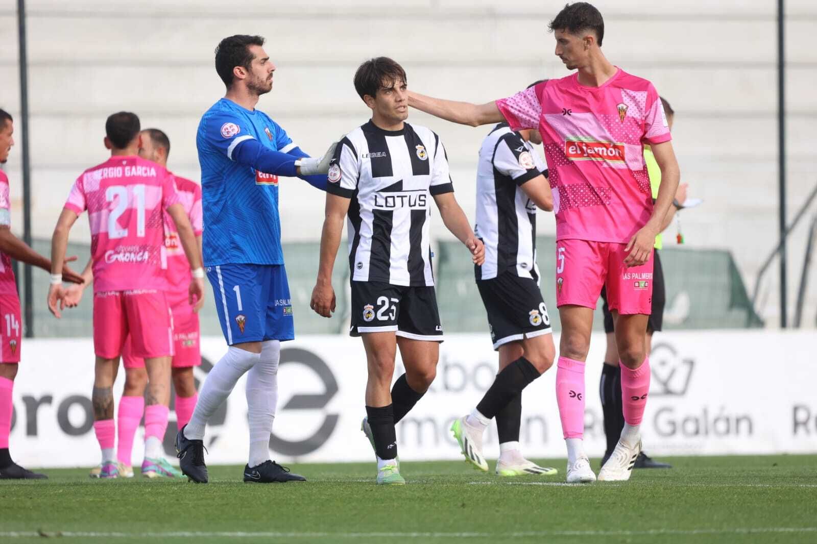 El Balompédica Linense-San Roque de Lepe, en imágenes