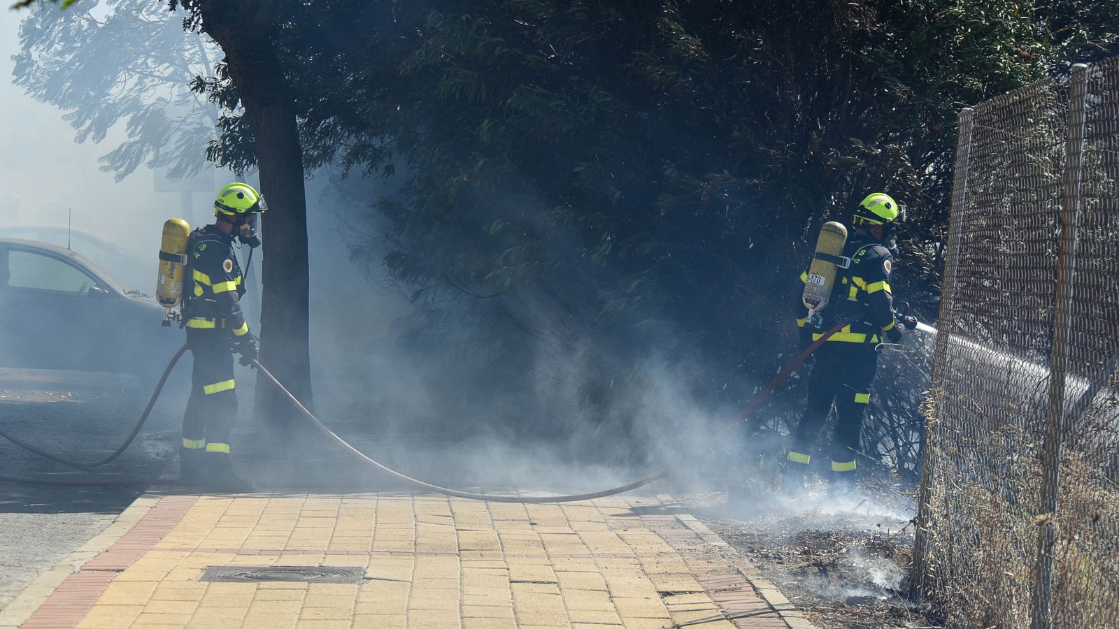 Las fotos del incendio en la barriada de San Bernabé