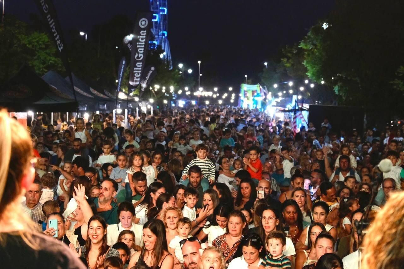 Instantánea de la primera noche del Campeonato Mundial de Foodtrucks en Sanlúcar.