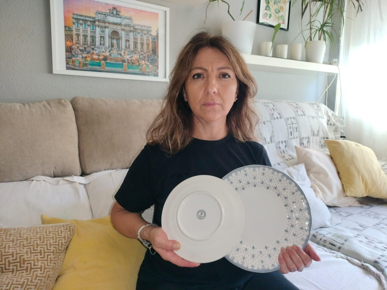 Encarnación Rodríguez pagó 490 euros a La Cartuja Pickman por una vajilla que no ha recibido tras el cierre de la fábrica