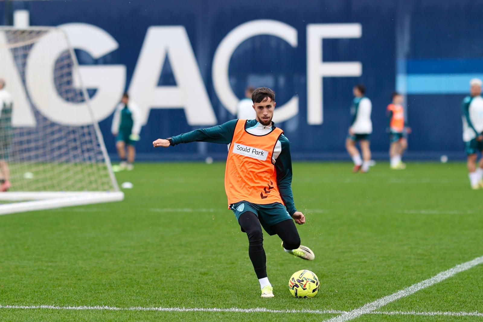 El Málaga CF ya juega el partido ante la Cultural Leonesa