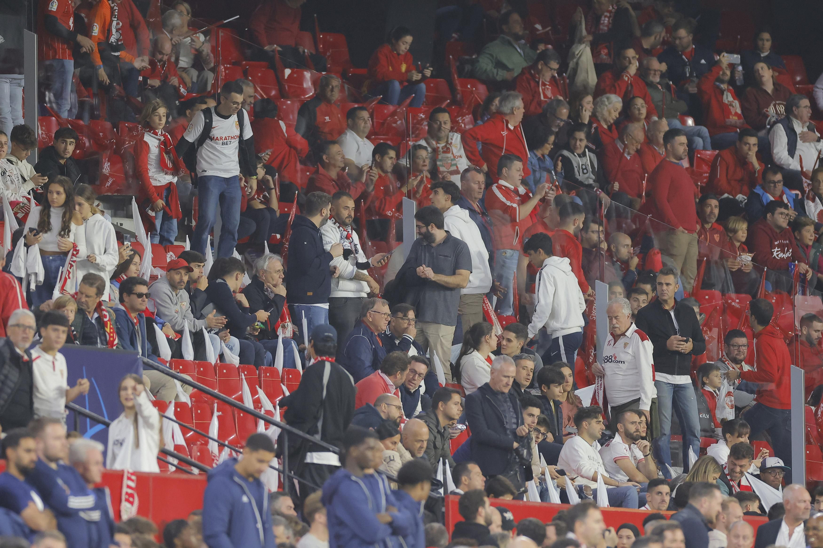 Búscate en las fotos del Sevilla-Arsenal