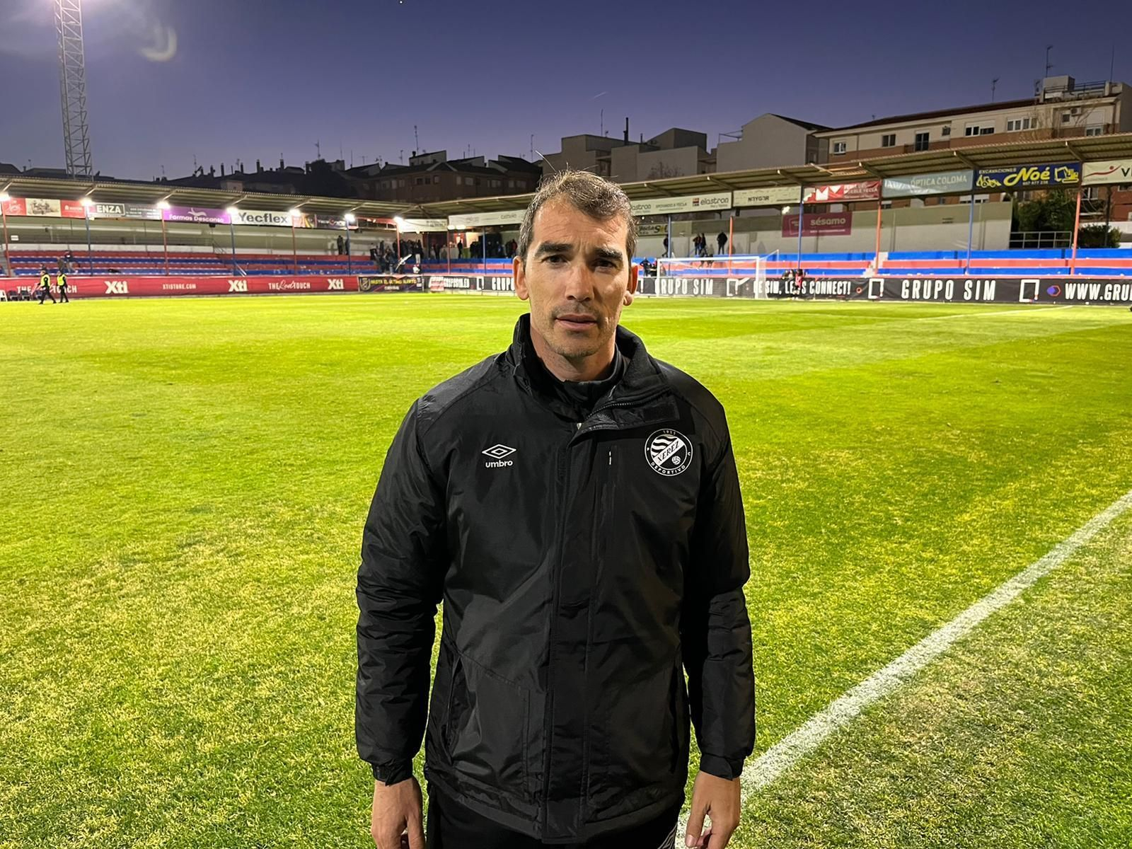 Francis cree que la expulsión de Rafa Parejo condicionó el partido. Francis cree que la expulsión de Rafa Parejo condicionó el partido.