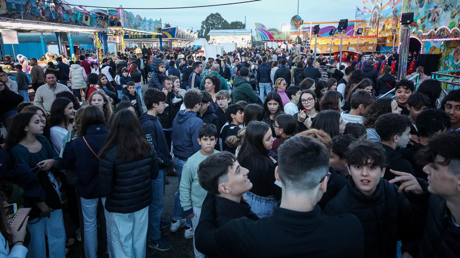 Lleno absoluto en el parque de atracciones de Jerez