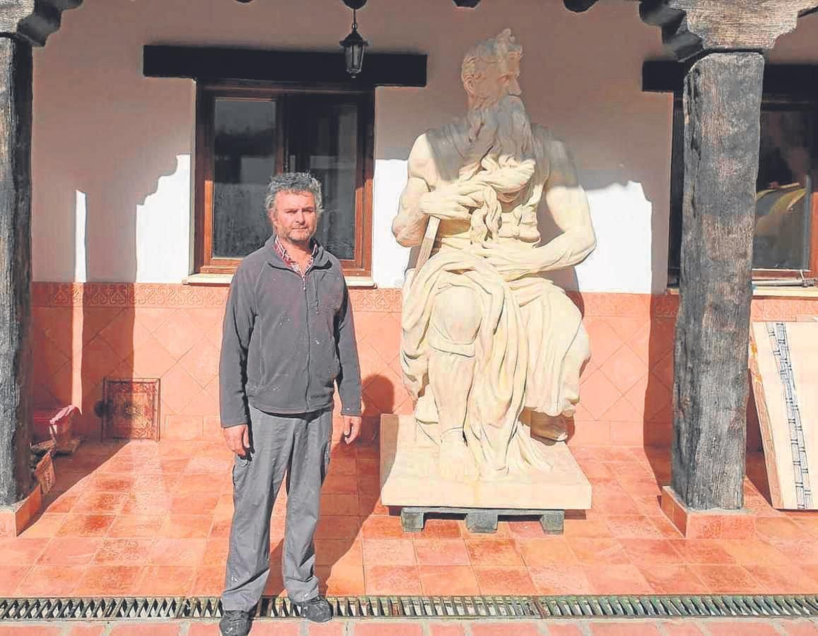 Moisés Muñiz en su taller.