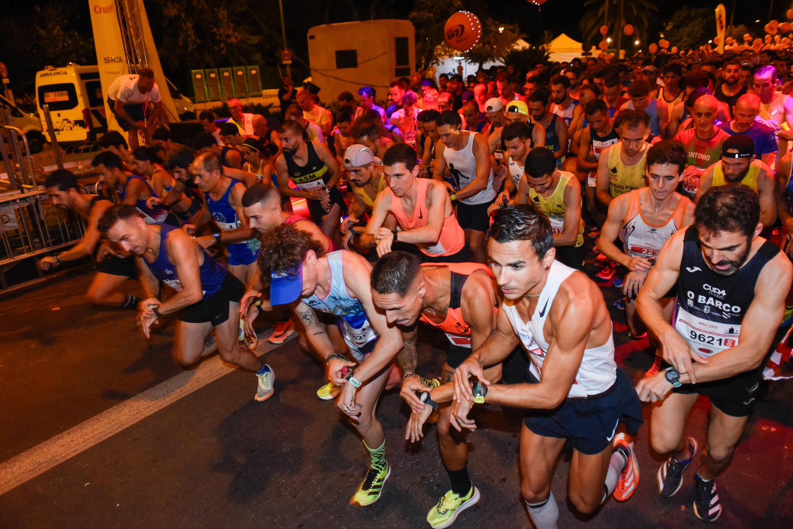 La salida de la XXXV Carrera Nocturna del Guadalquivir, en imágenes
