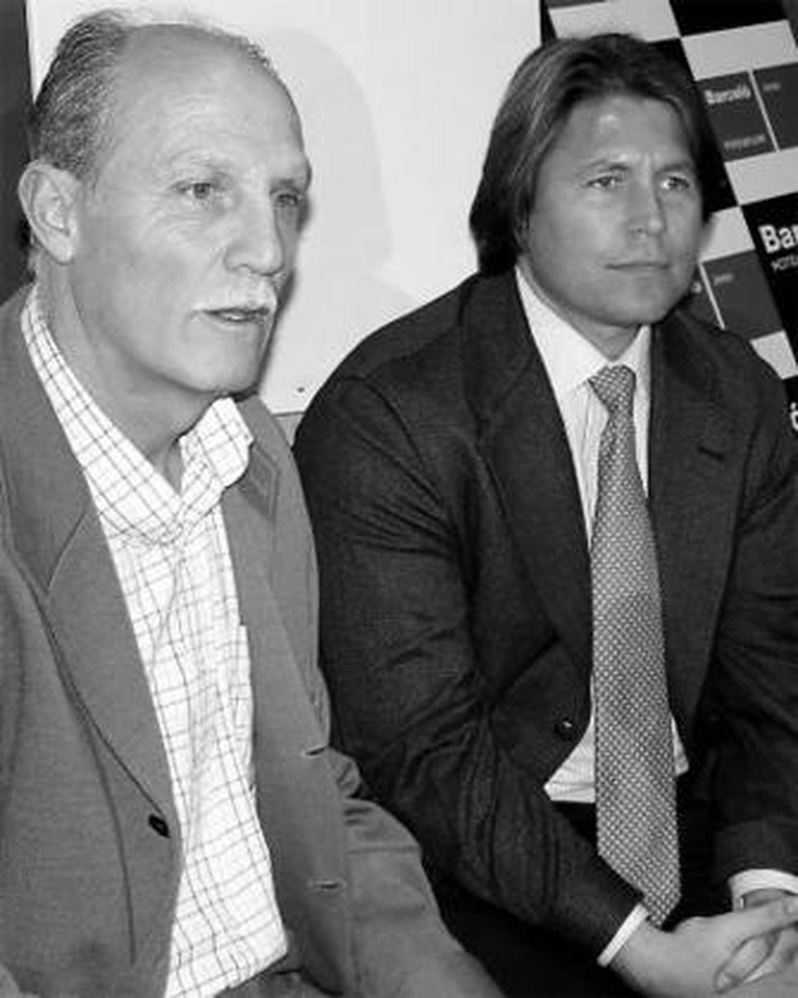 Carlos Fontana (i) junto al presidente del club, Ricardo García.