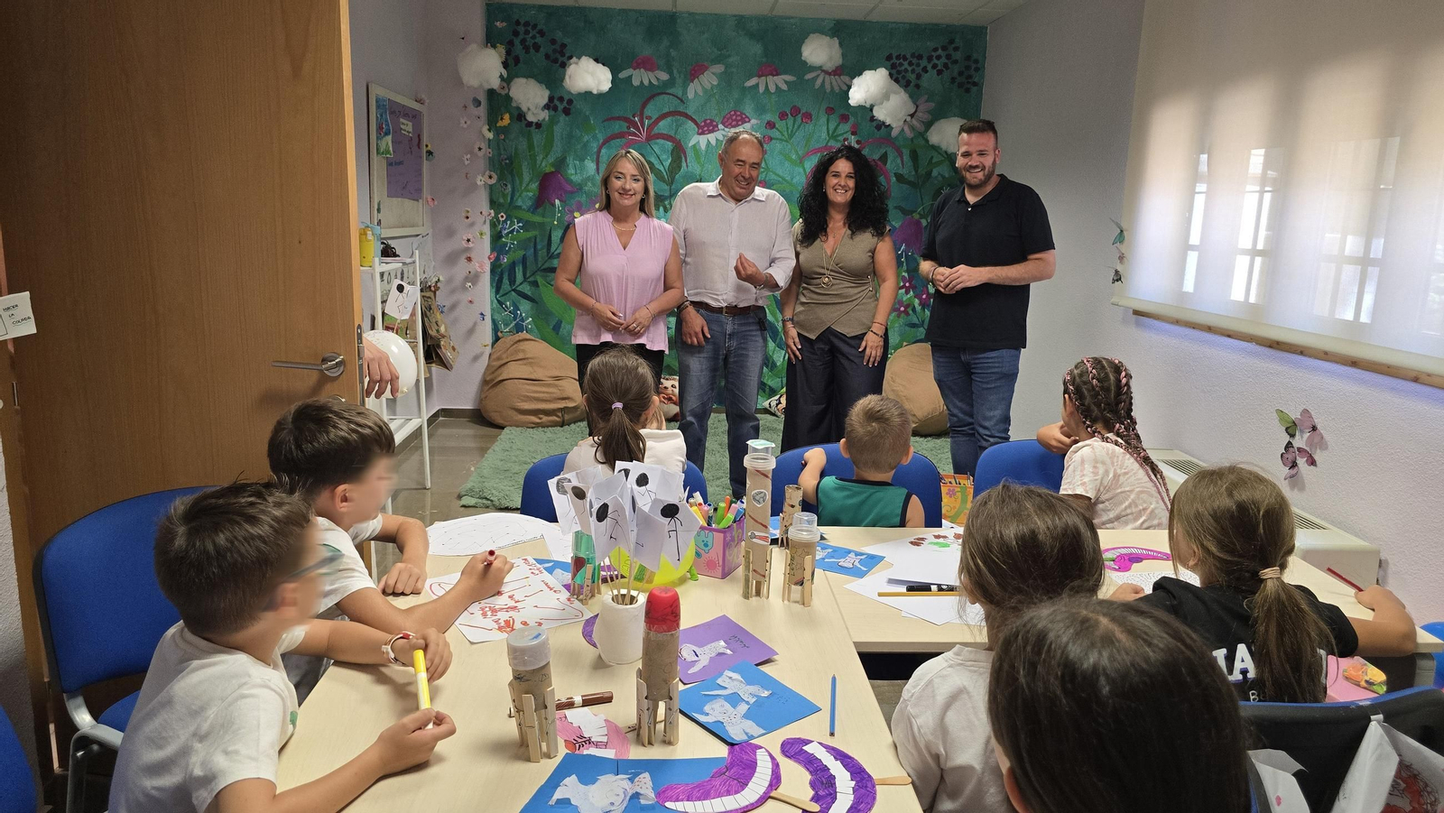 El alcalde Mario del Paso y la concejala Carolina Higueras en el nuevo espacio de atención infantil del Centro Social La Nava