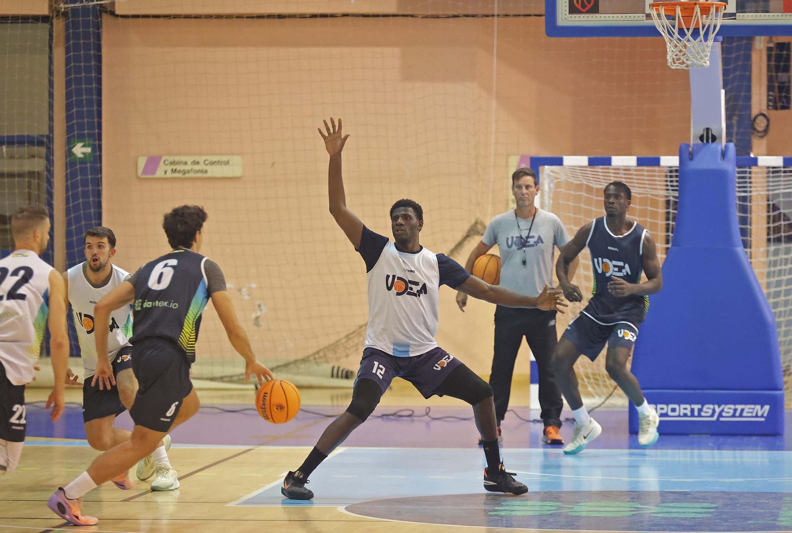 Las fotos del primer entrenamiento de Javi Malla en su regreso al banquillo de Udea