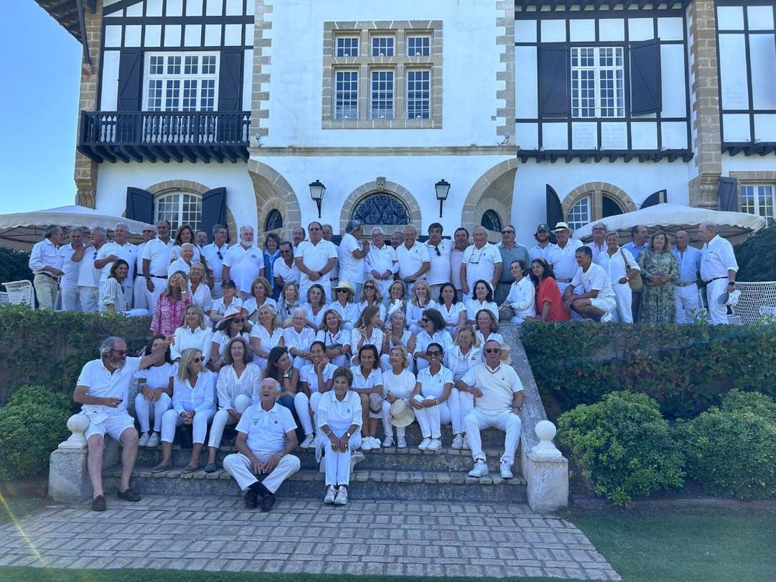 El grupo de familiares y amigos que participaron en el Memorial de Torneo de Croquet ‘Ricardo Soto’, en la Casa Grande, organizado por el Real Club de Golf de Vista Hermosa, en El Puerto de Santa María.