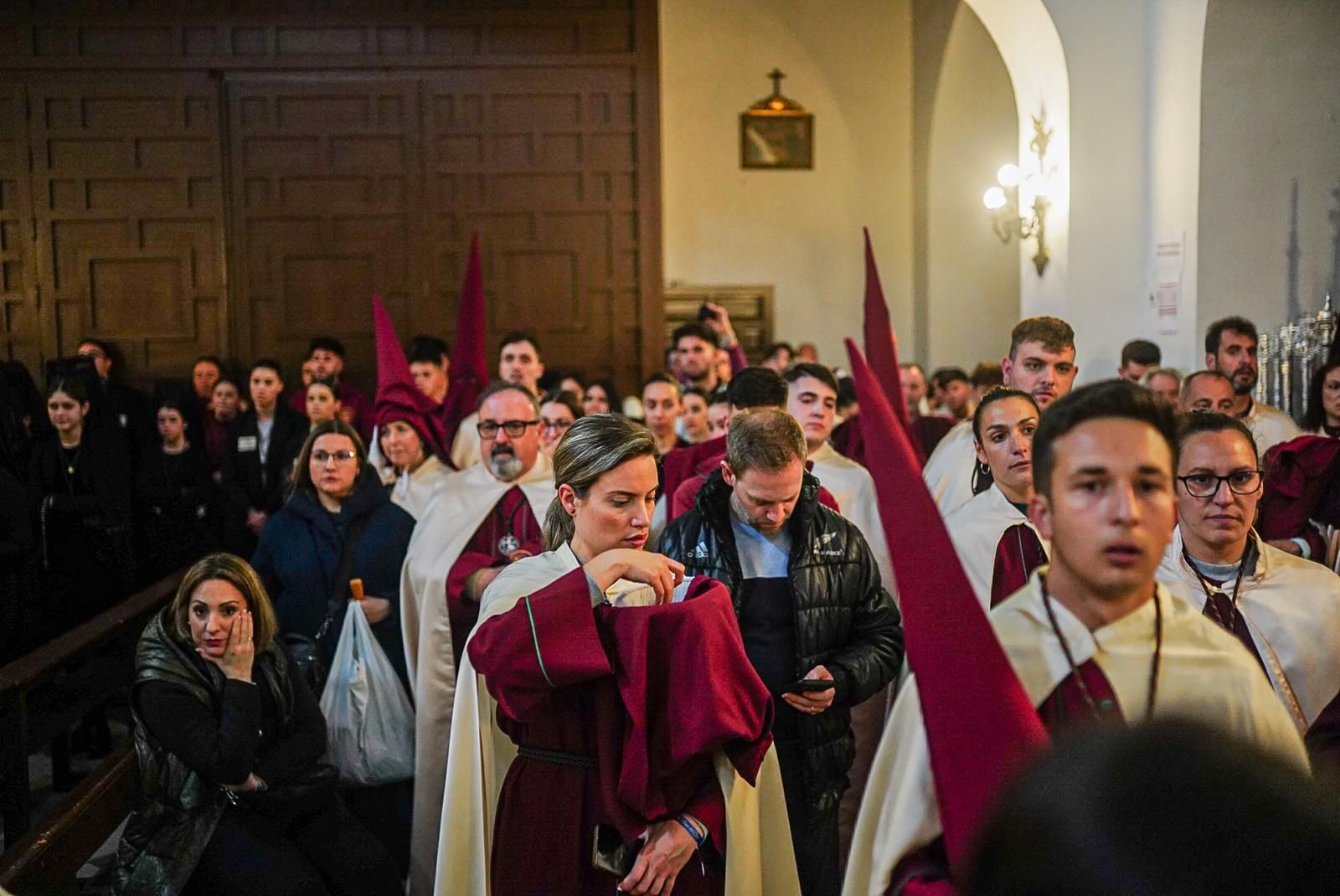 Fotos: Desolación bajo la lluvia en el Zaidín:  Trabajo y Luz suspende su estación de penitencia