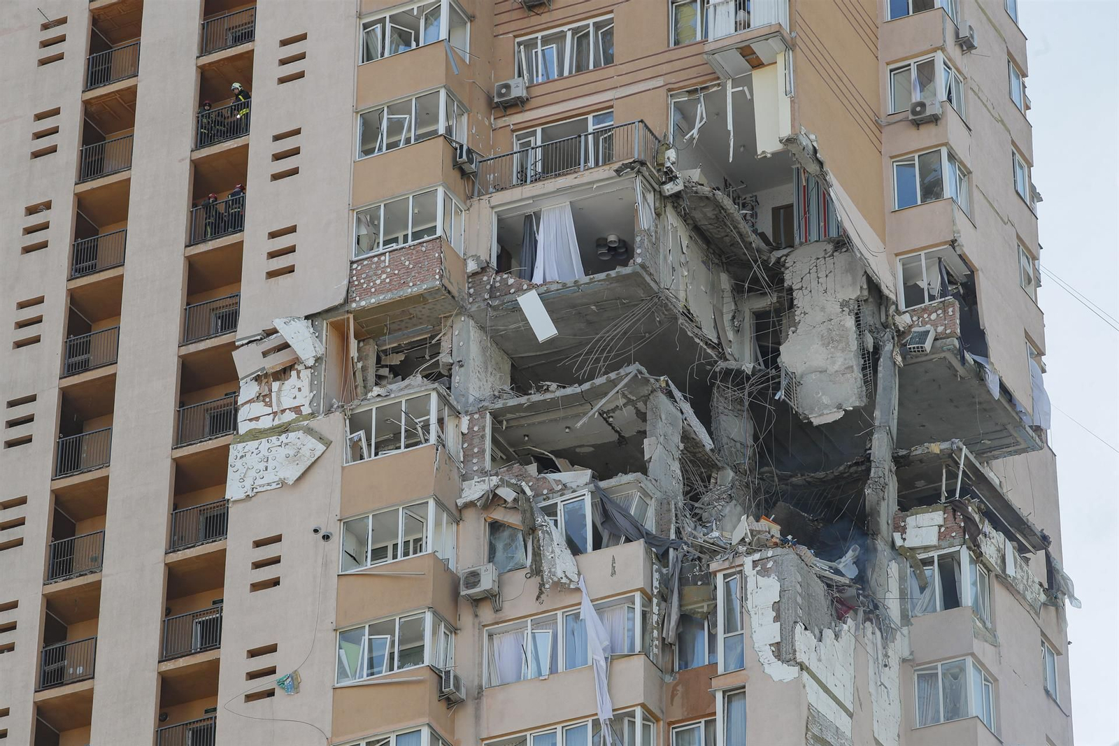 Edificio afectado por un misil ruso en Kiev