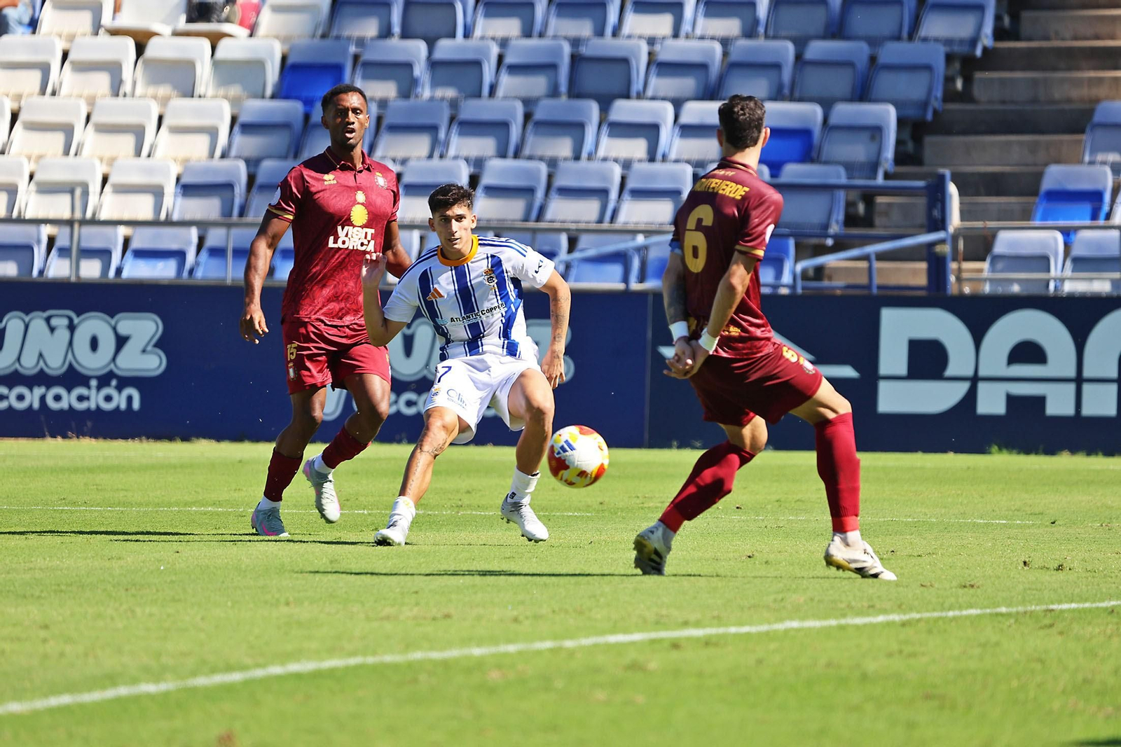 Un lance del Recre-Lorca Deportiva, que jugará Copa del Rey.