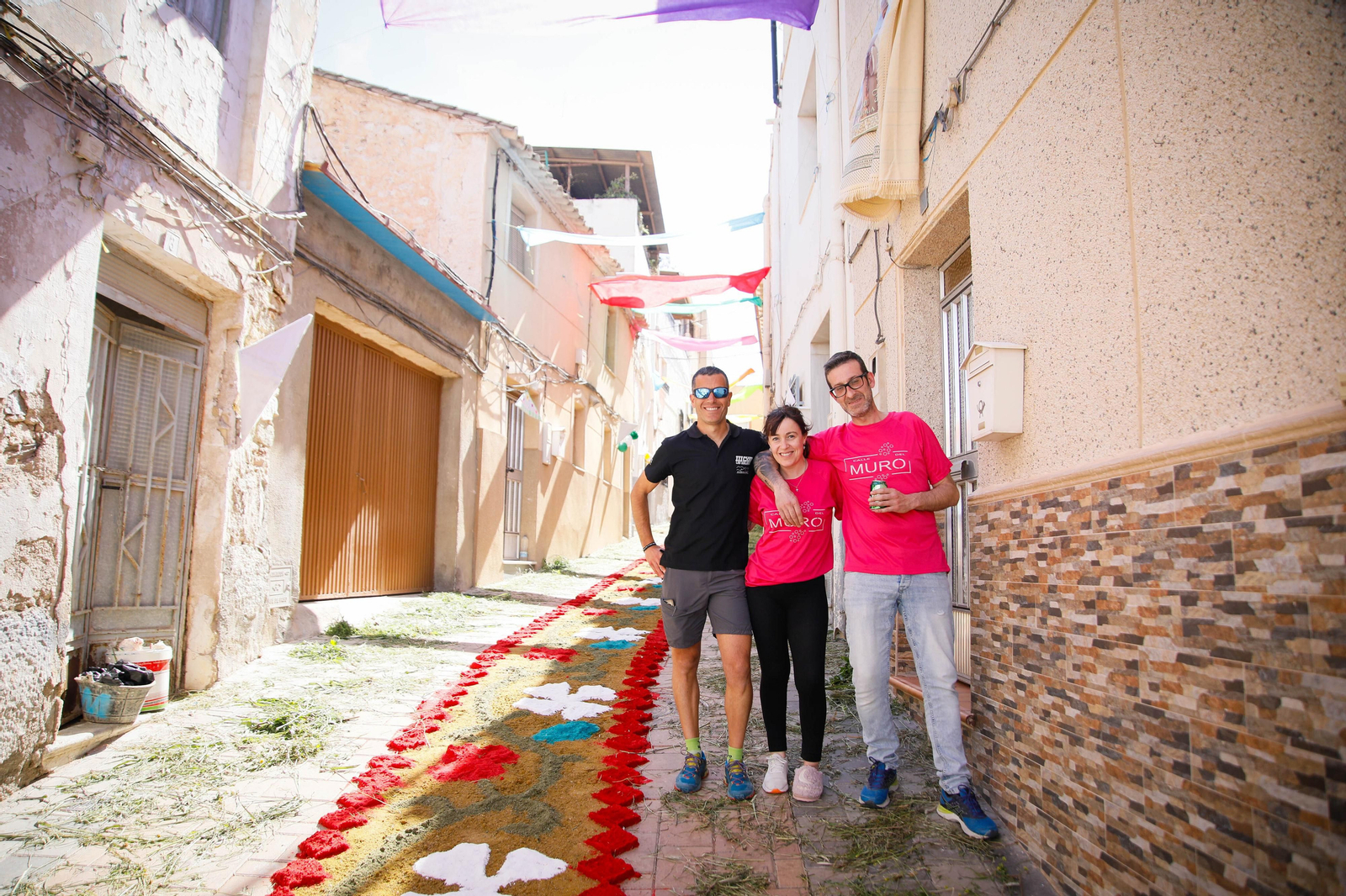 Así es la gran alfombra de serrín para que levite la Virgen de Fátima de Tíjola