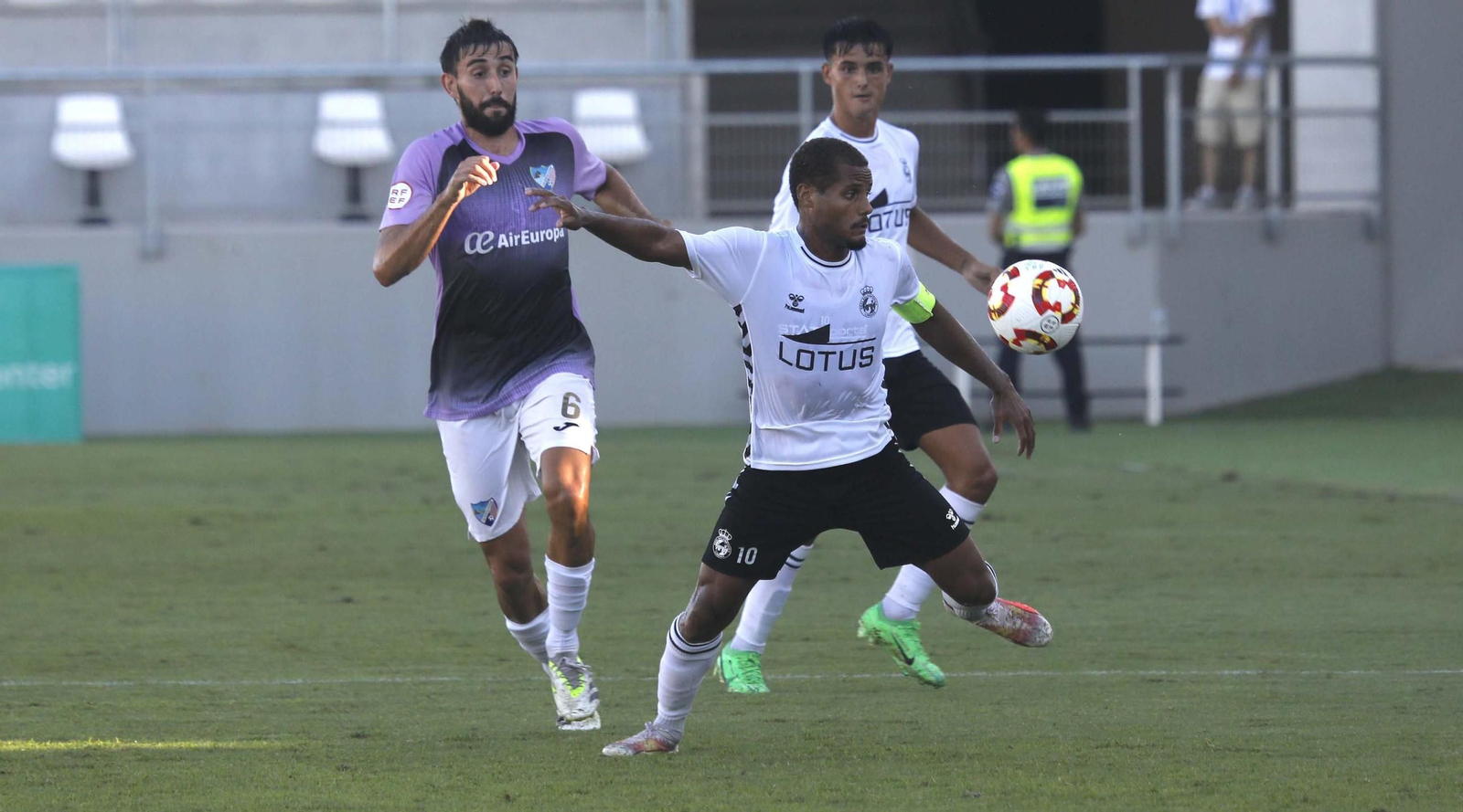 Las fotos del Balona - Estepona de pretemporada en el Ciudad de La Línea (1-1)