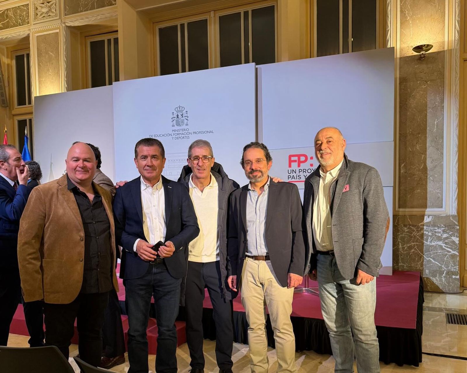 La dirección del IES Fernando III de Martos, en los reconocimientos de Educación.