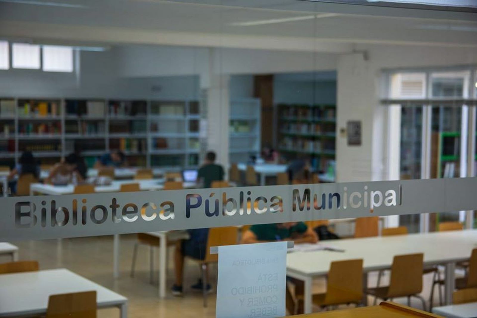 Sala de la biblioteca de la calle Gravina.