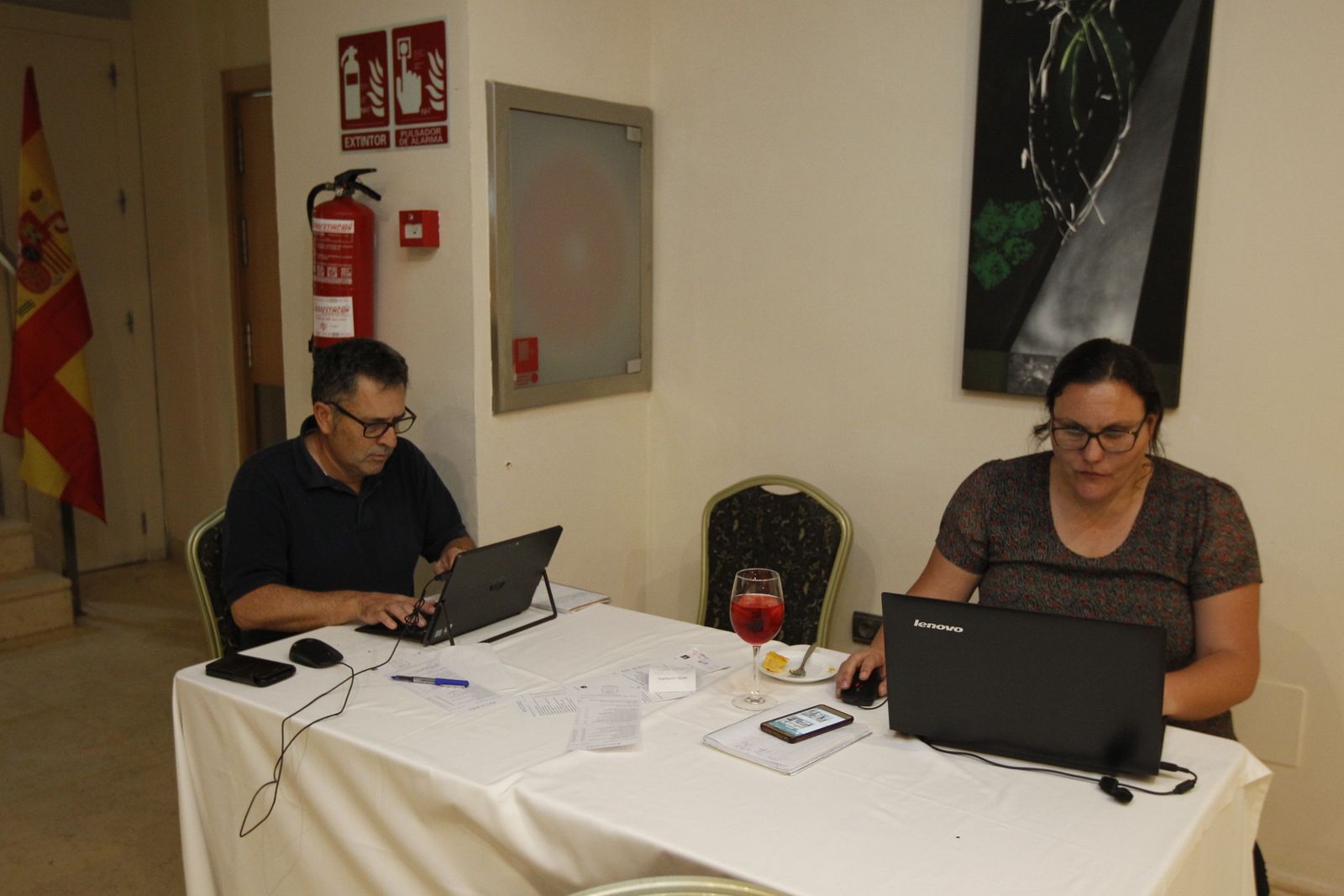 Fotogalería noche electoral municipal sede VOX.  Almería