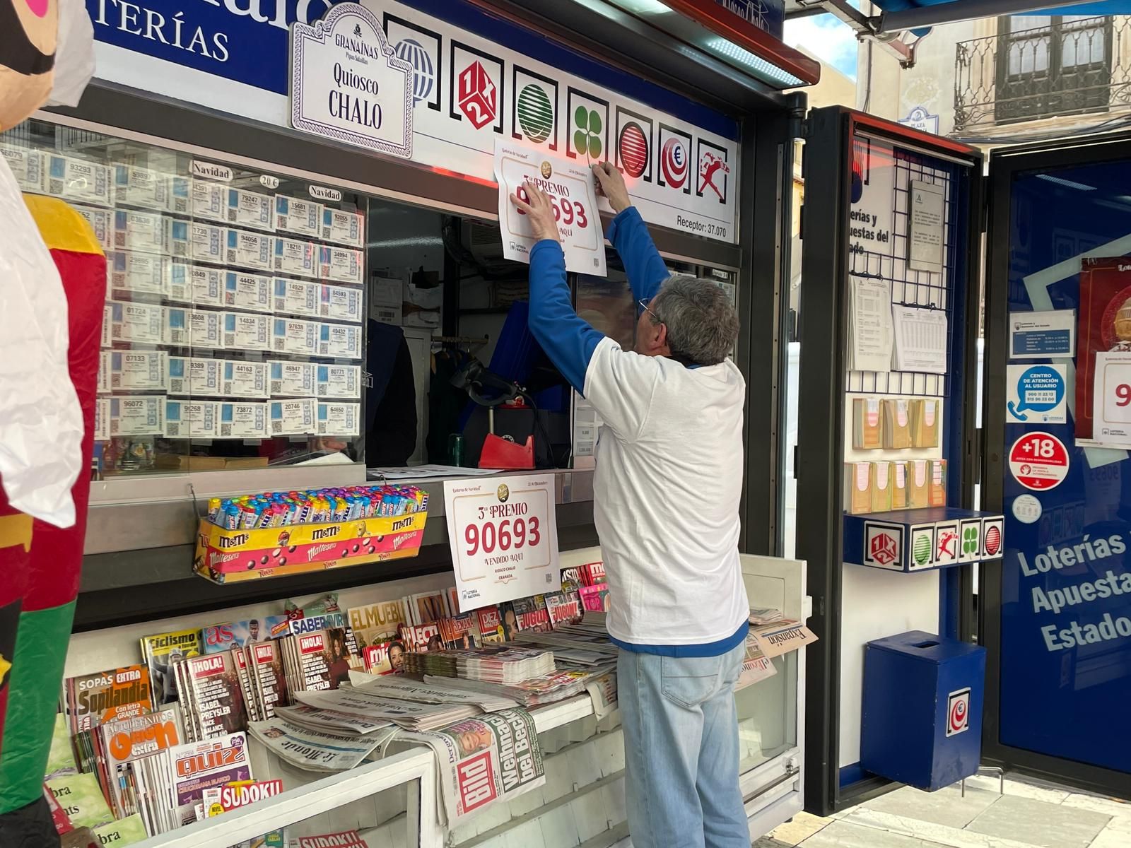 Las imágenes de la euforia en Santa Fe tras los 25 millones que deja la Lotería de Navidad