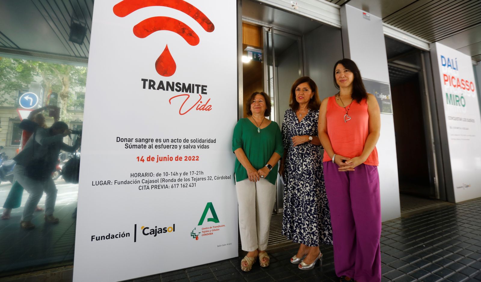 Gema Fornés, María Jesús Botella y Mili Jiménez, en la presentación de la campaña de donación.