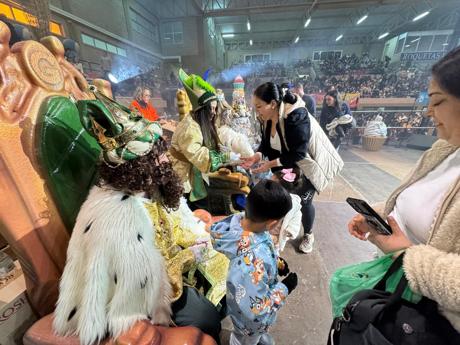 El éxito de la llegada de los Reyes Magos a Roquetas de Mar, en imágenes