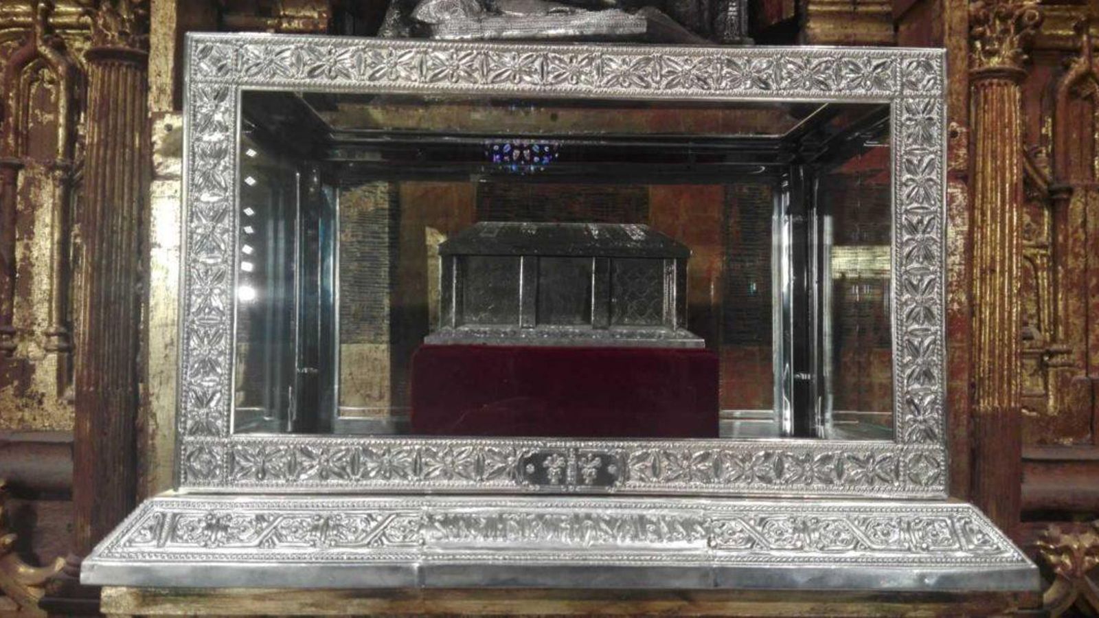 El fanal con las reluquias.