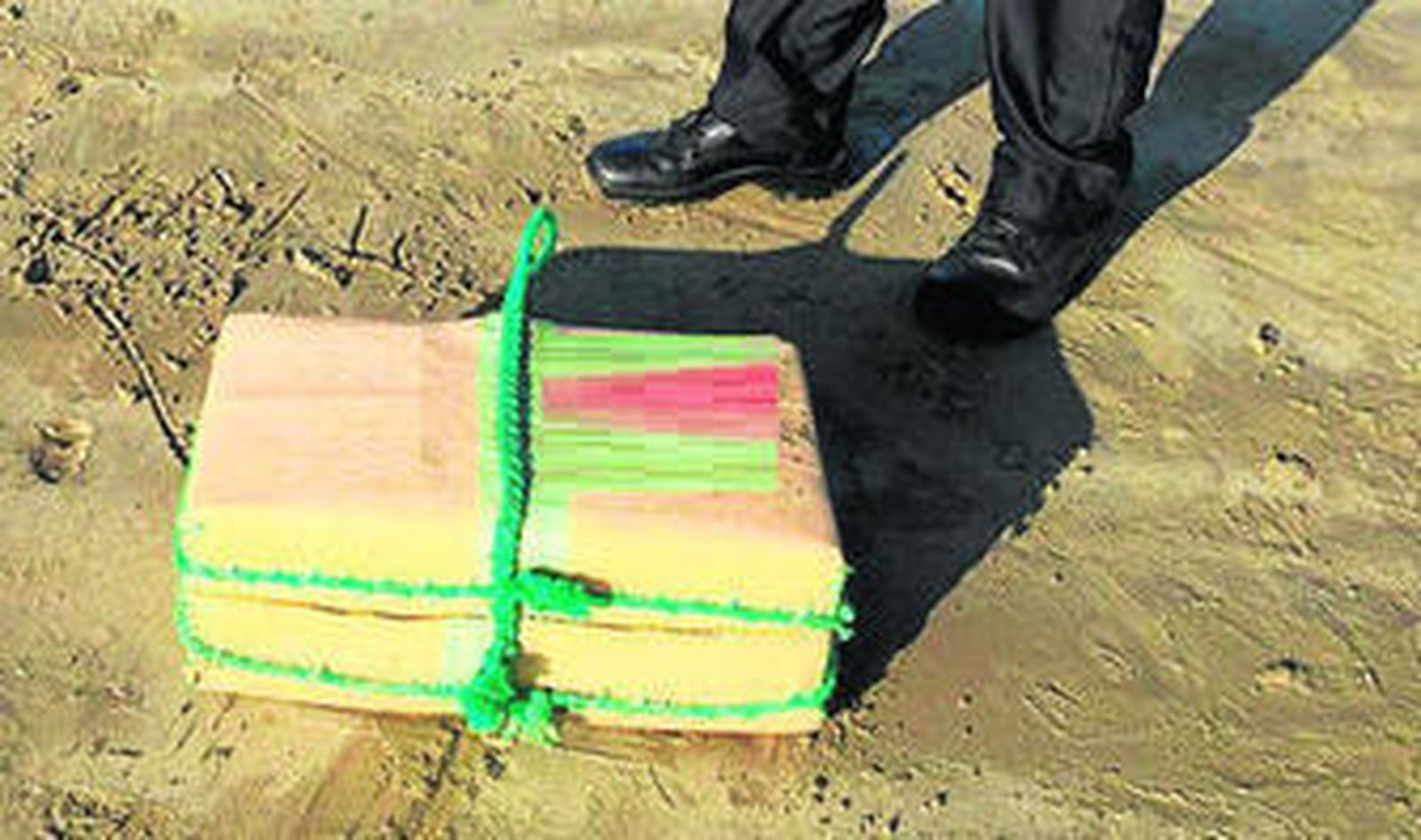 Uno de los fardos encontrados en Cádiz.