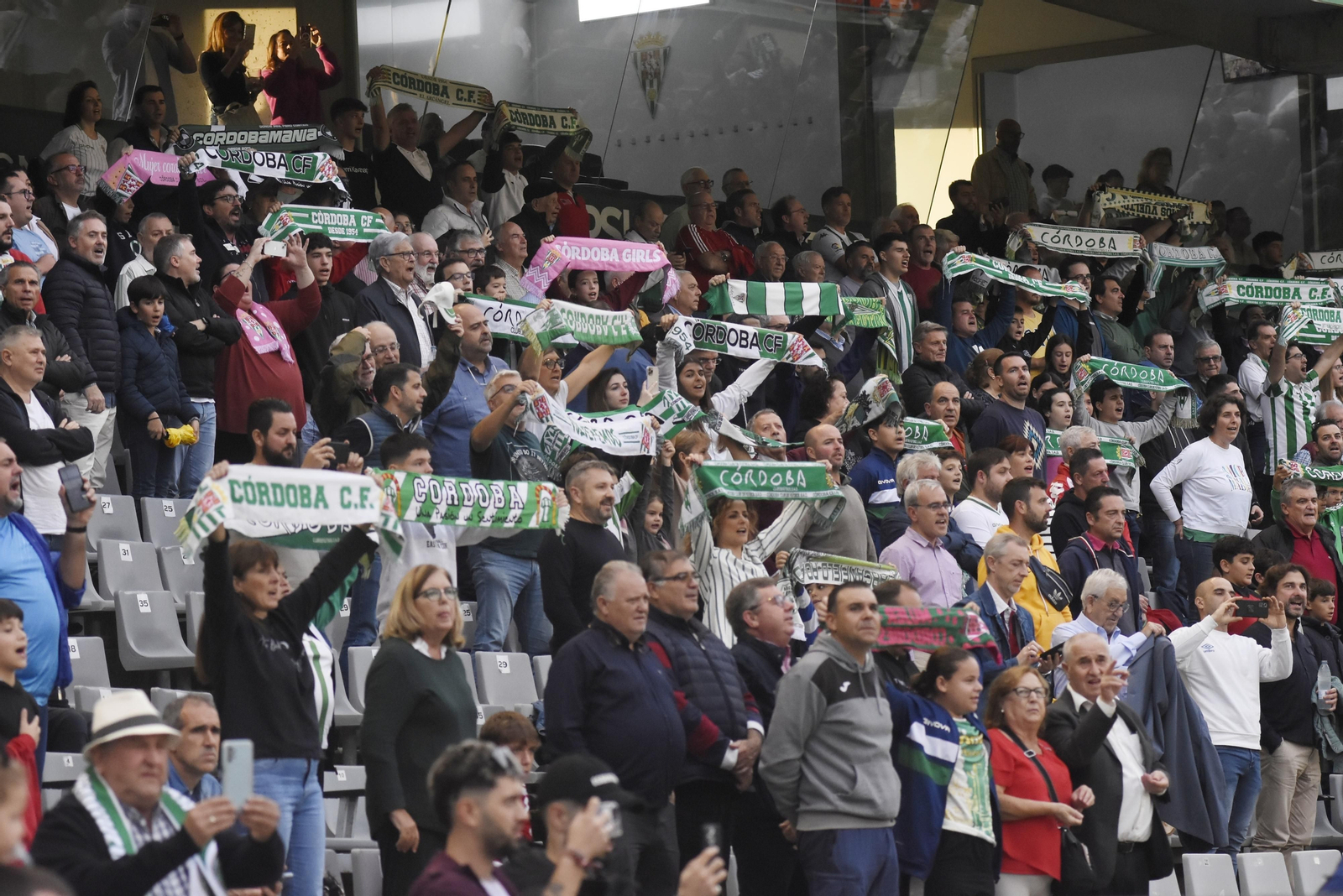 Córdoba CF - Recreativo: Las mejores fotos del ambiente en El Arcángel