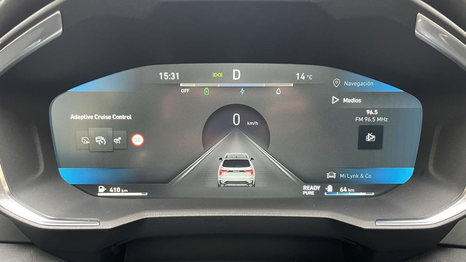 Para la instrumentación también se ha elegido una pantalla digital de muy fácil lectura, por lo demás.