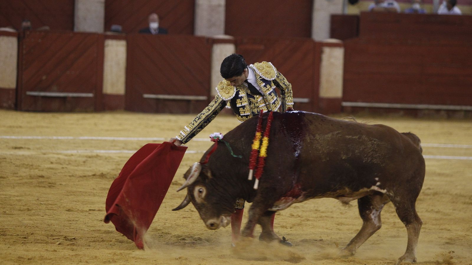 Derechazo de Pablo Aguado.