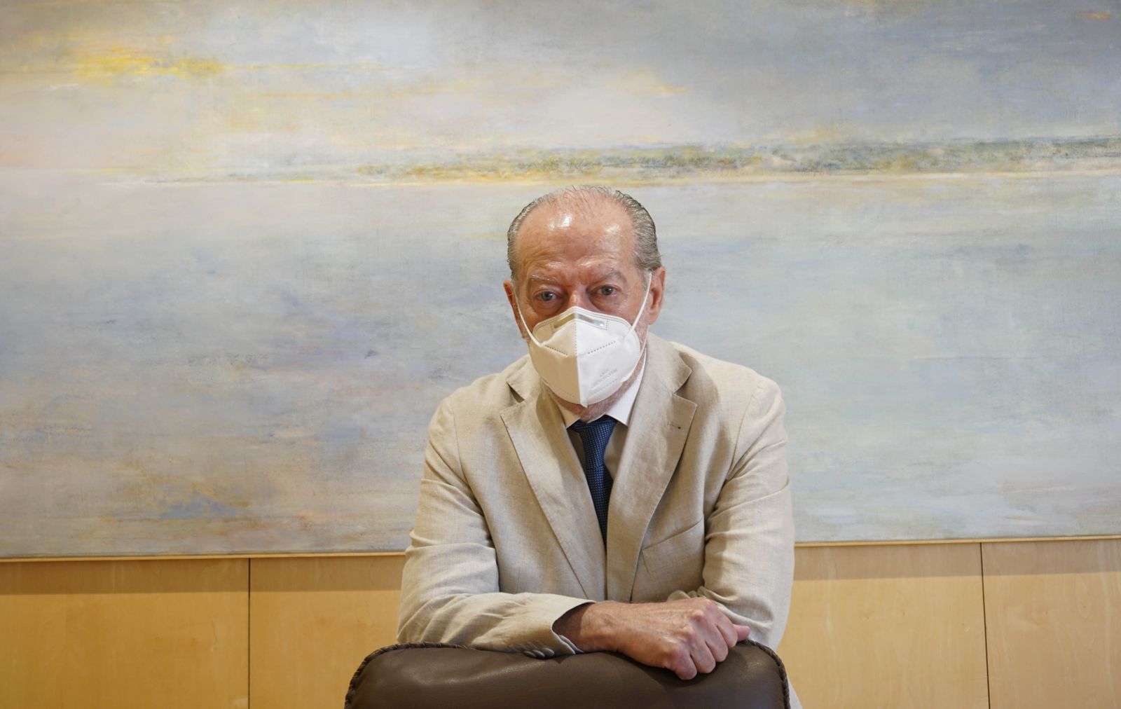 El presidente de la Diputación, fotografiado en su despacho antes dela entrevista.