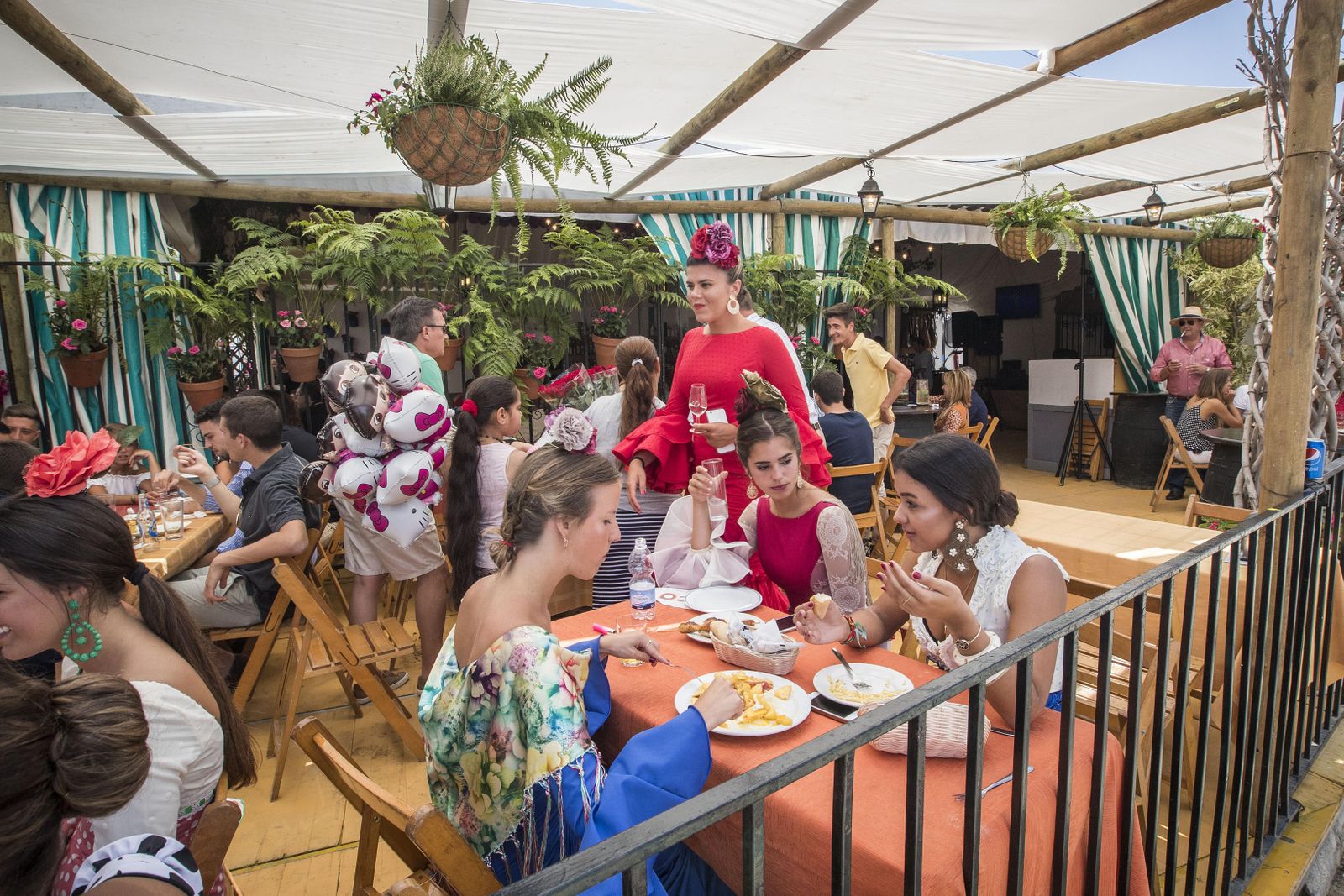 Caseta No ni ná adornada con rejas, estructuras de madera, telas, macetas o celosías, en una imagen captada el pasado jueves.