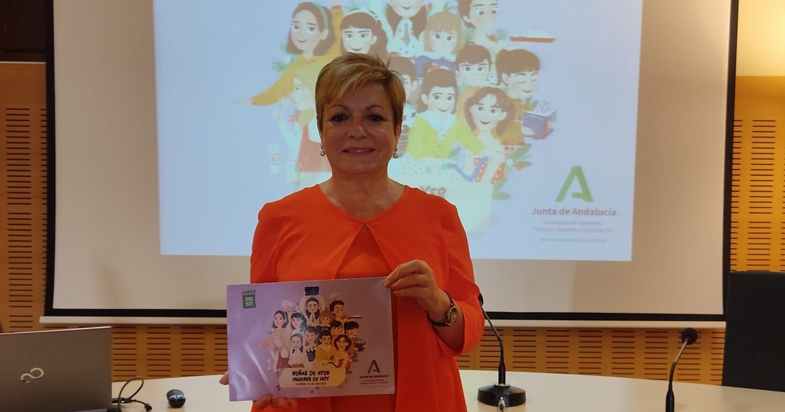 Un calendario con mirada de mujer.