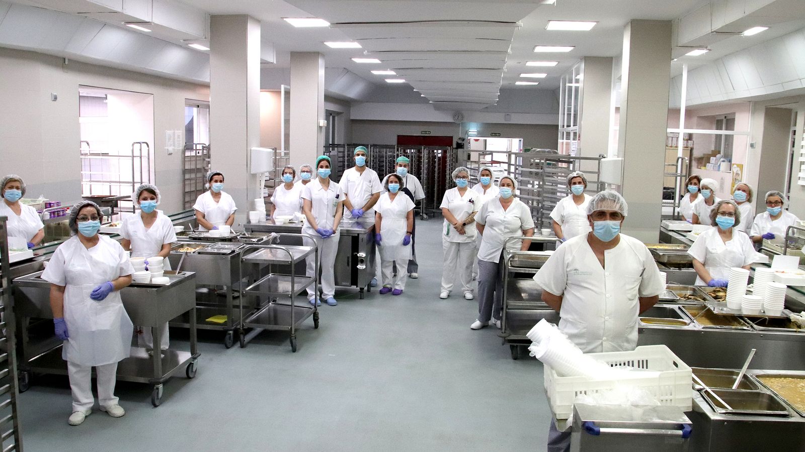 Personal del servicio de Alimentación del Hospital Virgen Macarena.