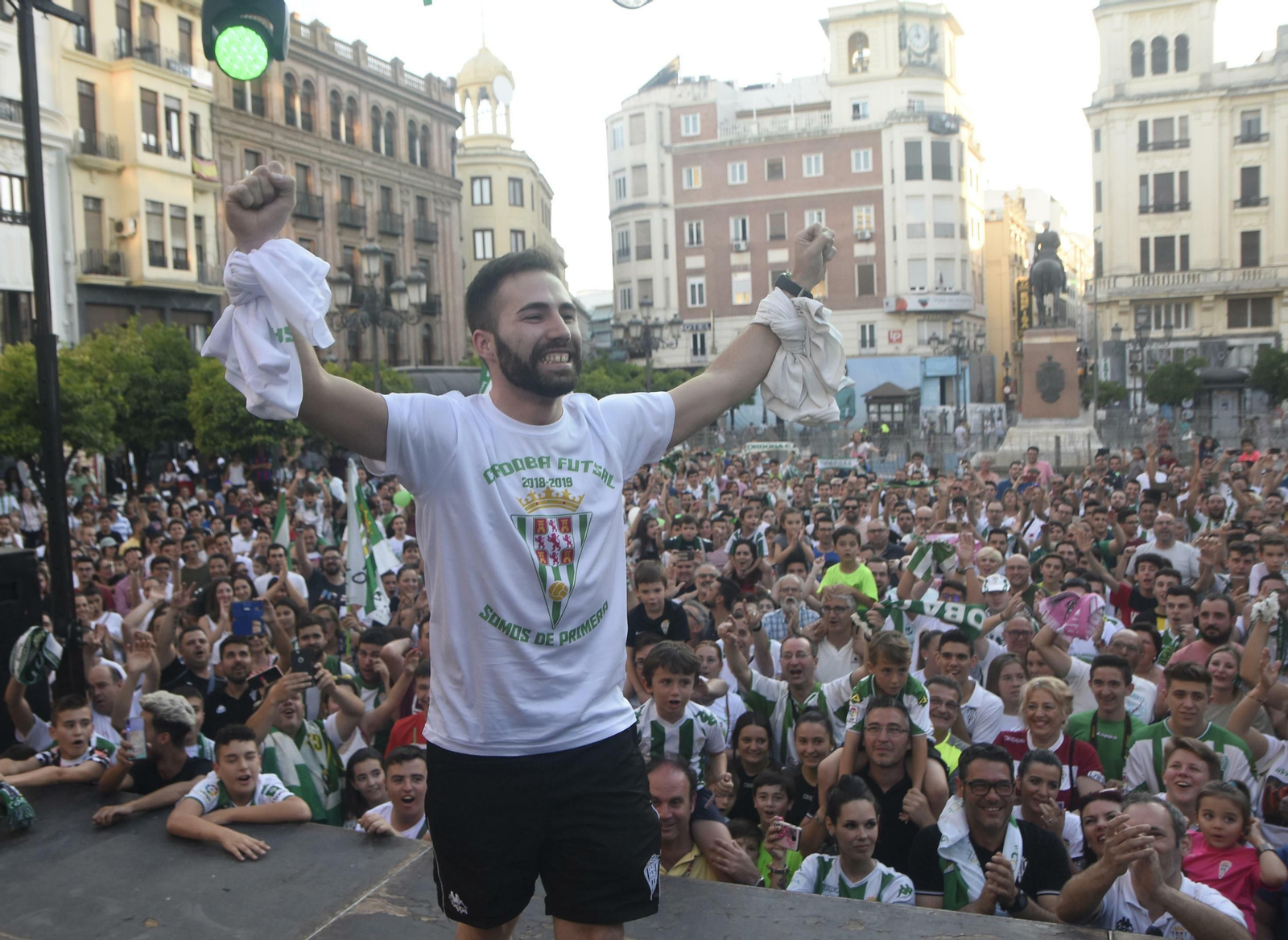 Las fotos de la fiesta del ascenso del Córdoba CF Futsal en las Tendillas.