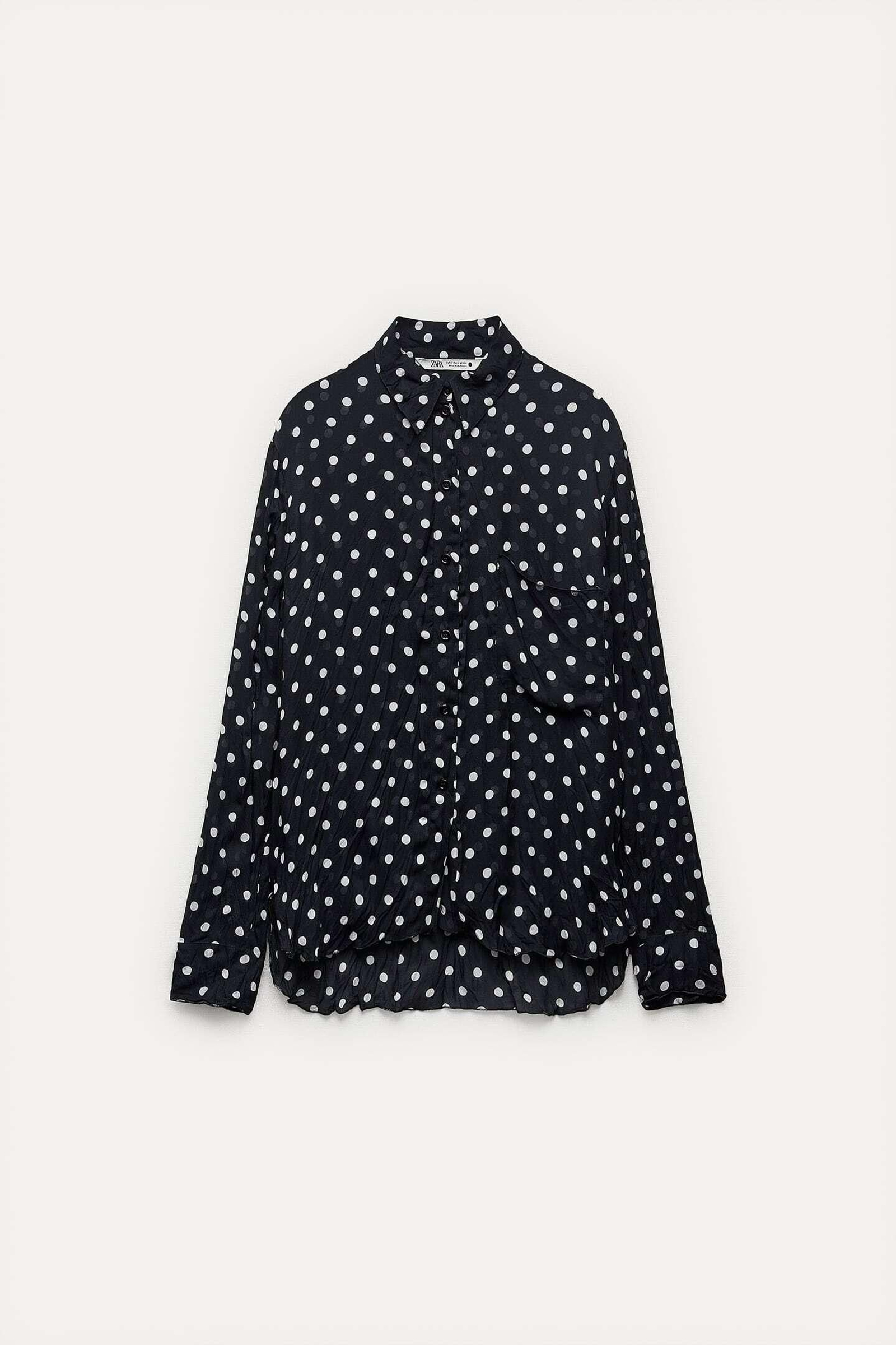 Blusa arrugada de Zara.