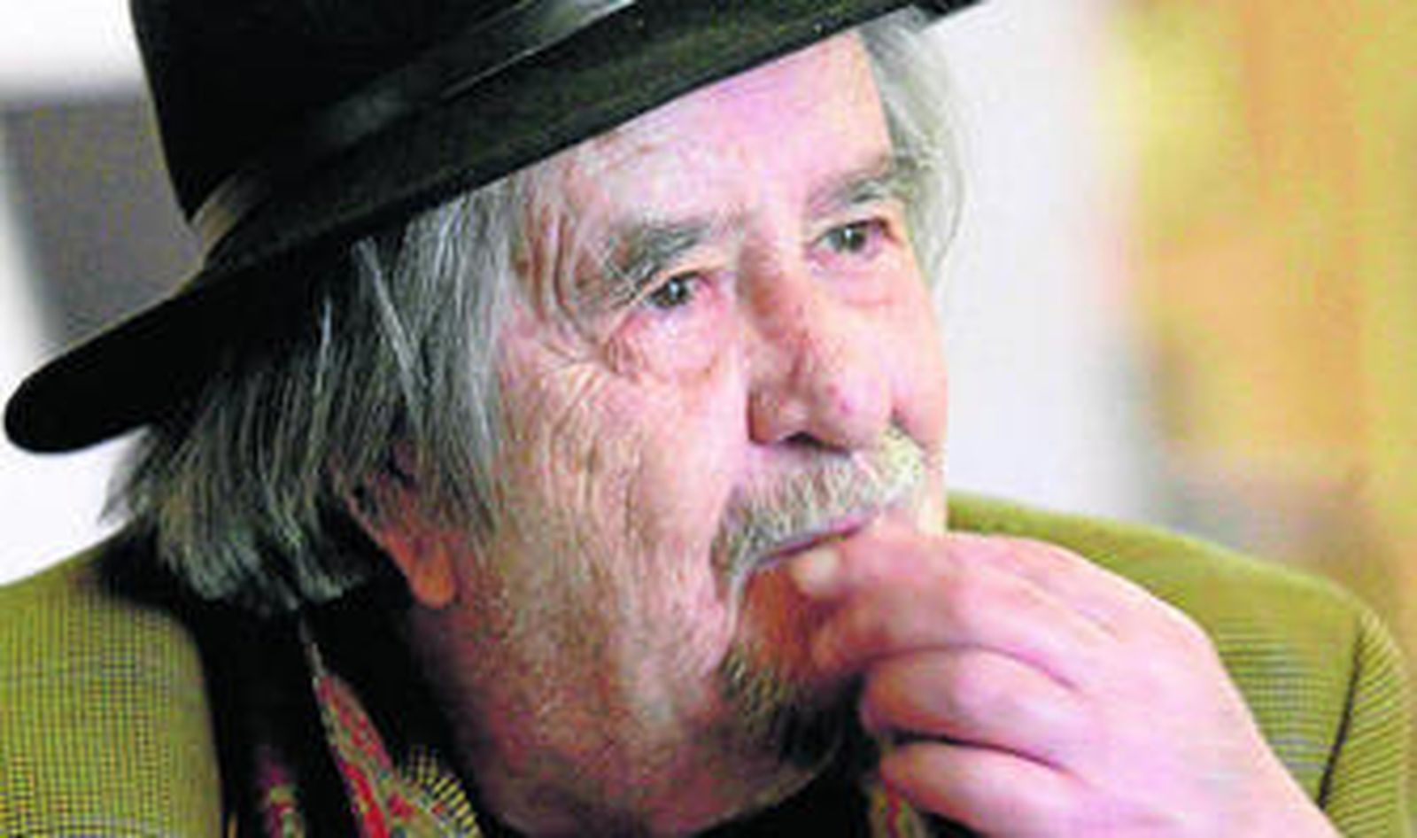 El fallecido Carlos Edmundo de Ory, en un acto en Sevilla.