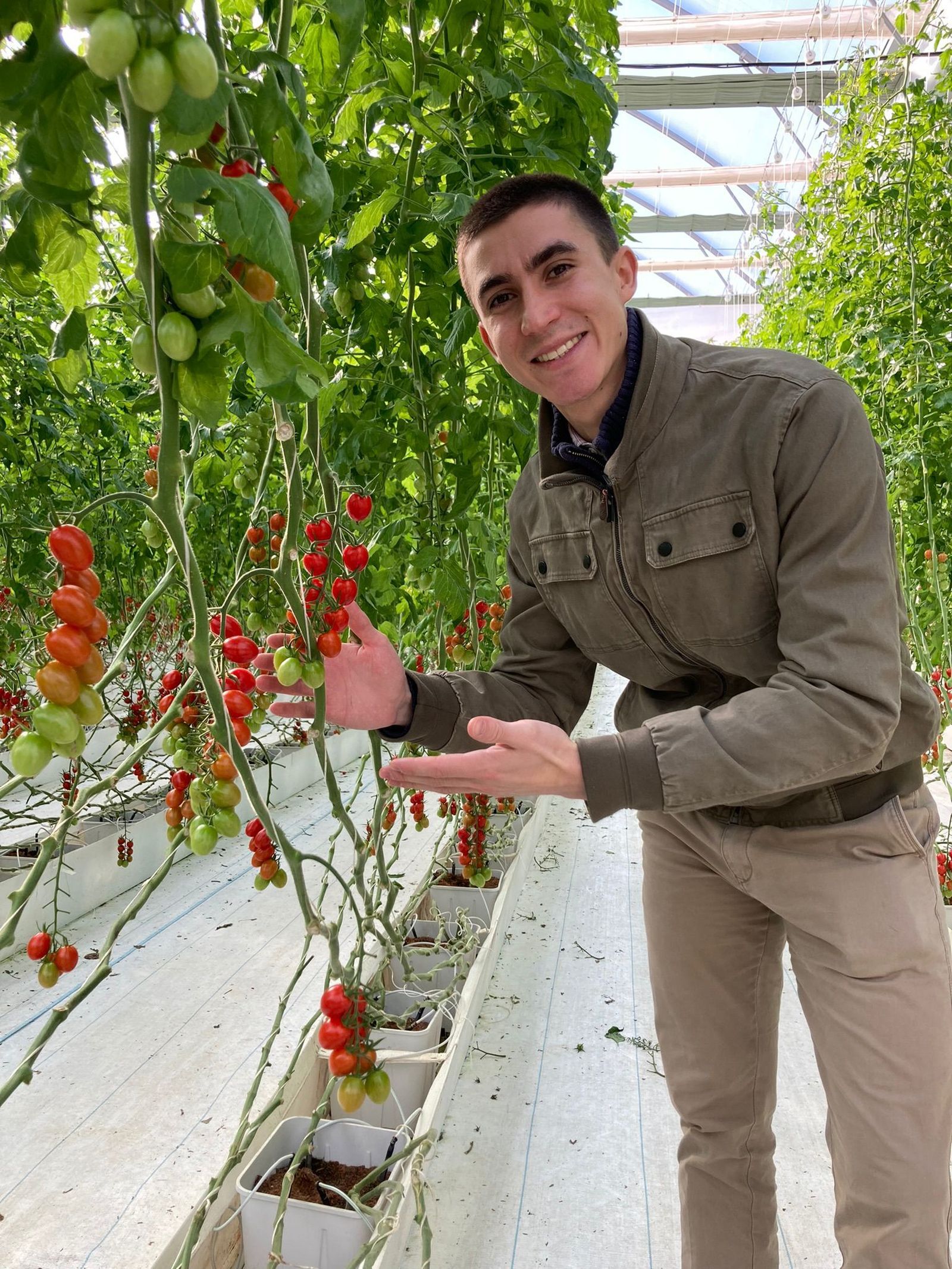 Jorge Bittner, en un invernadero.