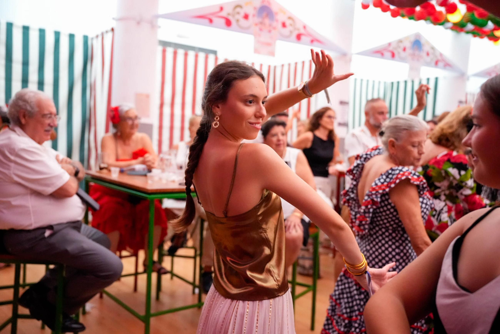 Así bailan en el concurso de sevillanas de La Lola de la fería de Almería