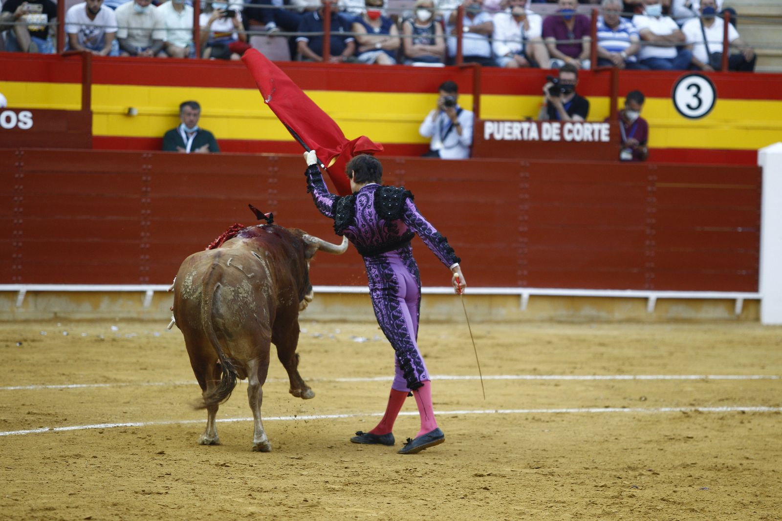 Fotogalería corrida de toros. Cayetano Rivera, Paco Ureña y Roca Rey. Roquetas de Mar.