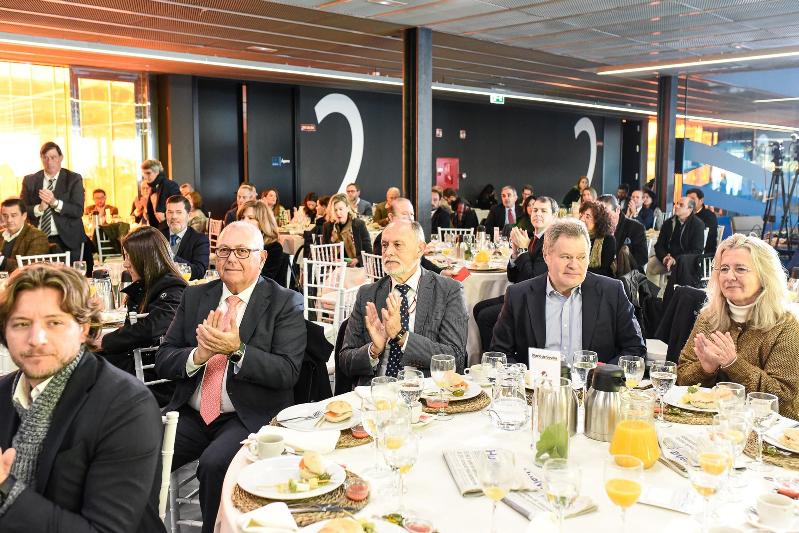 Imágenes de los asistentes al Desayuno Coloquio "Economía azul, claves para el desarrollo sostenible" organizado por el Grupo Joly