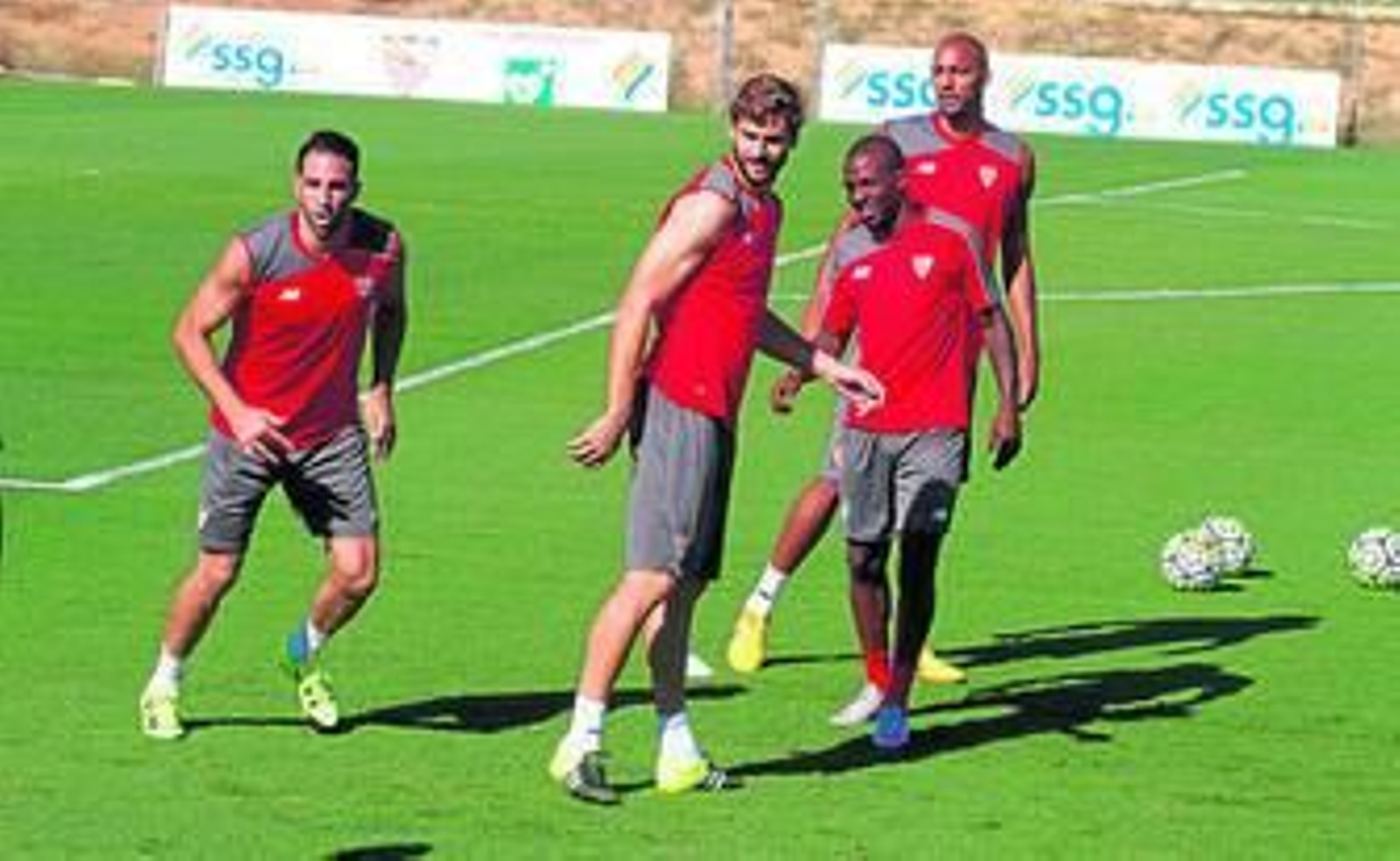 Kakuta, junto a Rami, Llorente y N'Zonzi, durante un entrenamiento del pasado mes de septiembre.