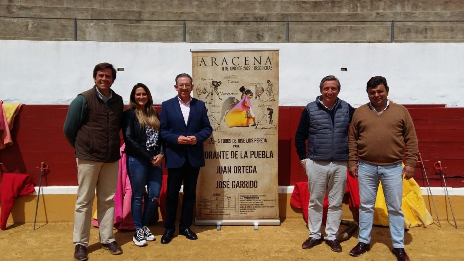 Un momento de la presentación del cartel, en la Plaza de Toros de Aracena.