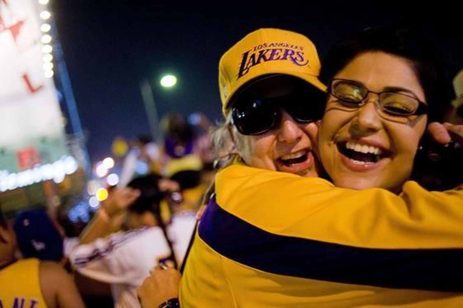 Los Angeles Lakers se alzaron con su decimosexto anillo tras vencer a Boston Celtics (83-79) en el séptimo partido de la final de la NBA.

Foto: Agencias