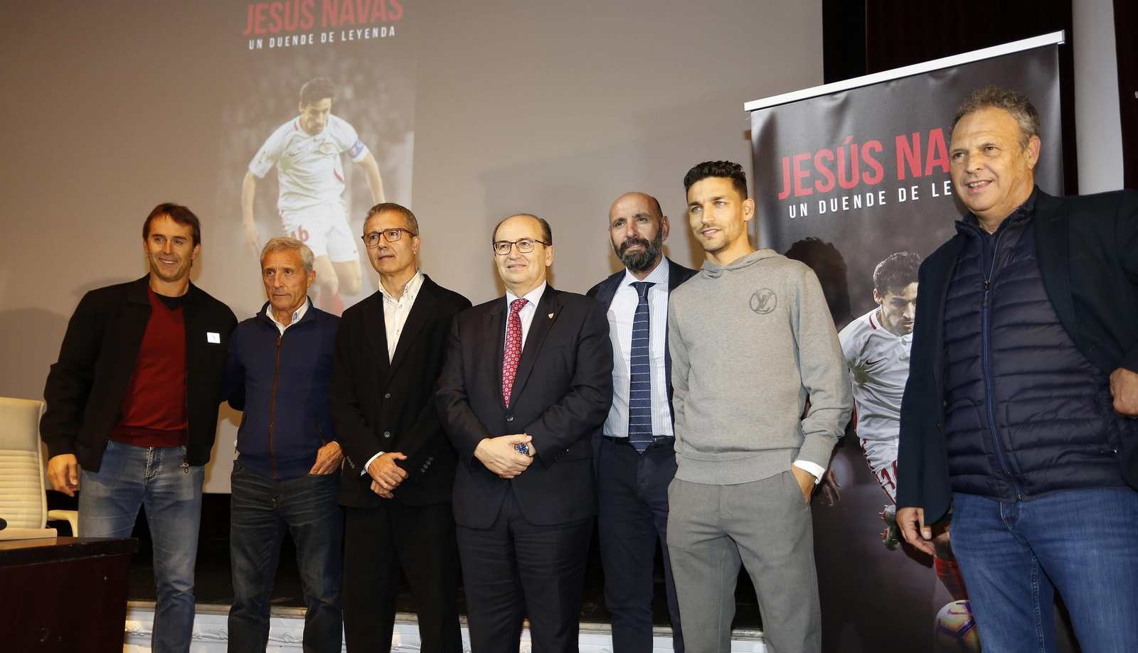 Lopetegui, Blanco, Juanma Ávila, el autor del libro, Castro, Monchi, Jesús Navas y Caparrós.