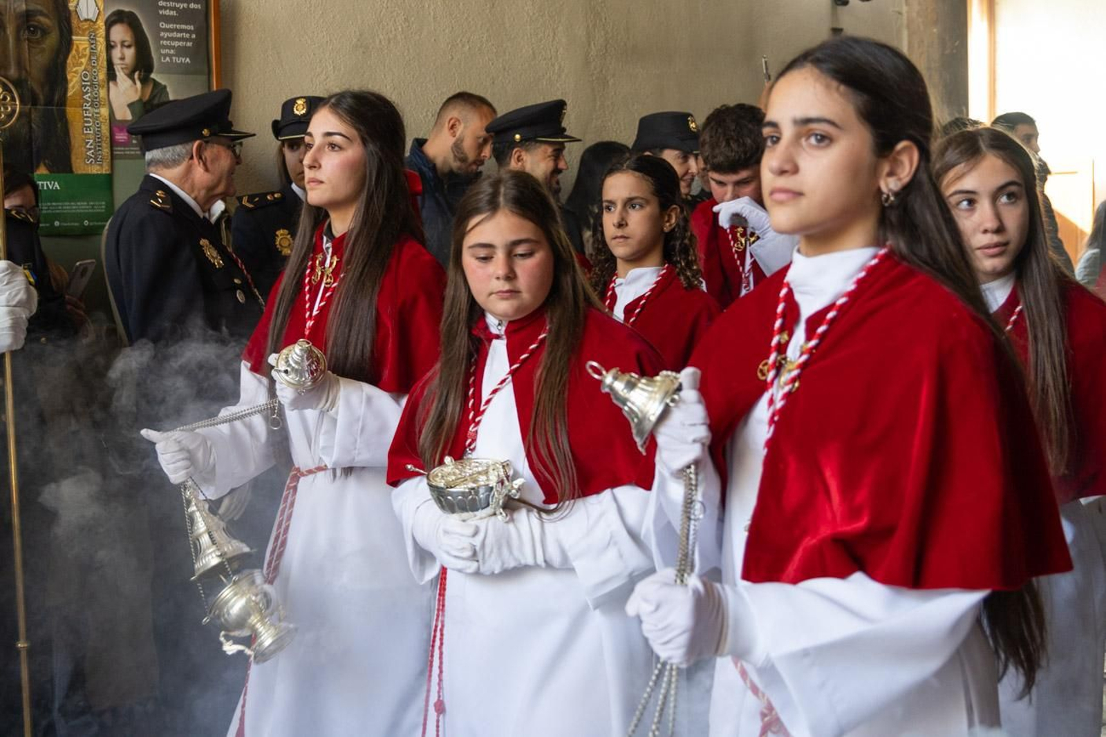 La temida lluvia impide el desarrollo normal de este Martes Santo